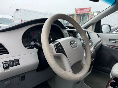 Used 2012 Toyota Sienna XLE w/ Premium Pkg AWD/4WD image 93