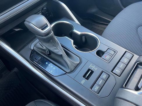 Used 2021 Toyota Highlander LE image 14