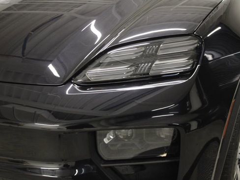 New 2026 Porsche Macan 4S Electric image 11