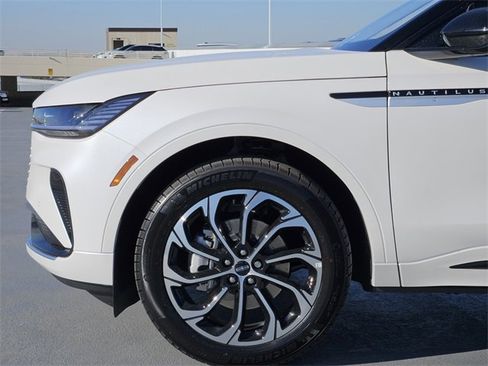 New 2026 Lincoln Nautilus Reserve image 9