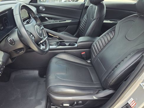 Used 2023 Hyundai Elantra Limited FWD image 13