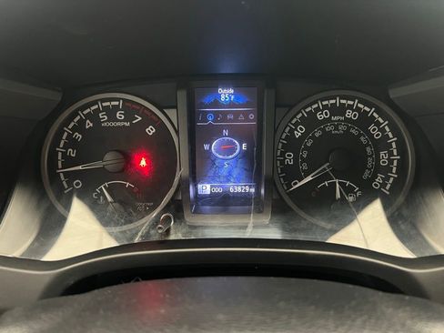 Used 2017 Toyota Tacoma TRD Sport image 23