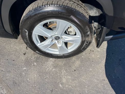 Used 2024 Toyota Highlander LE image 35