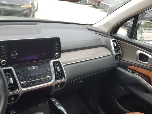 Used 2023 Kia Sorento SX Prestige image 16