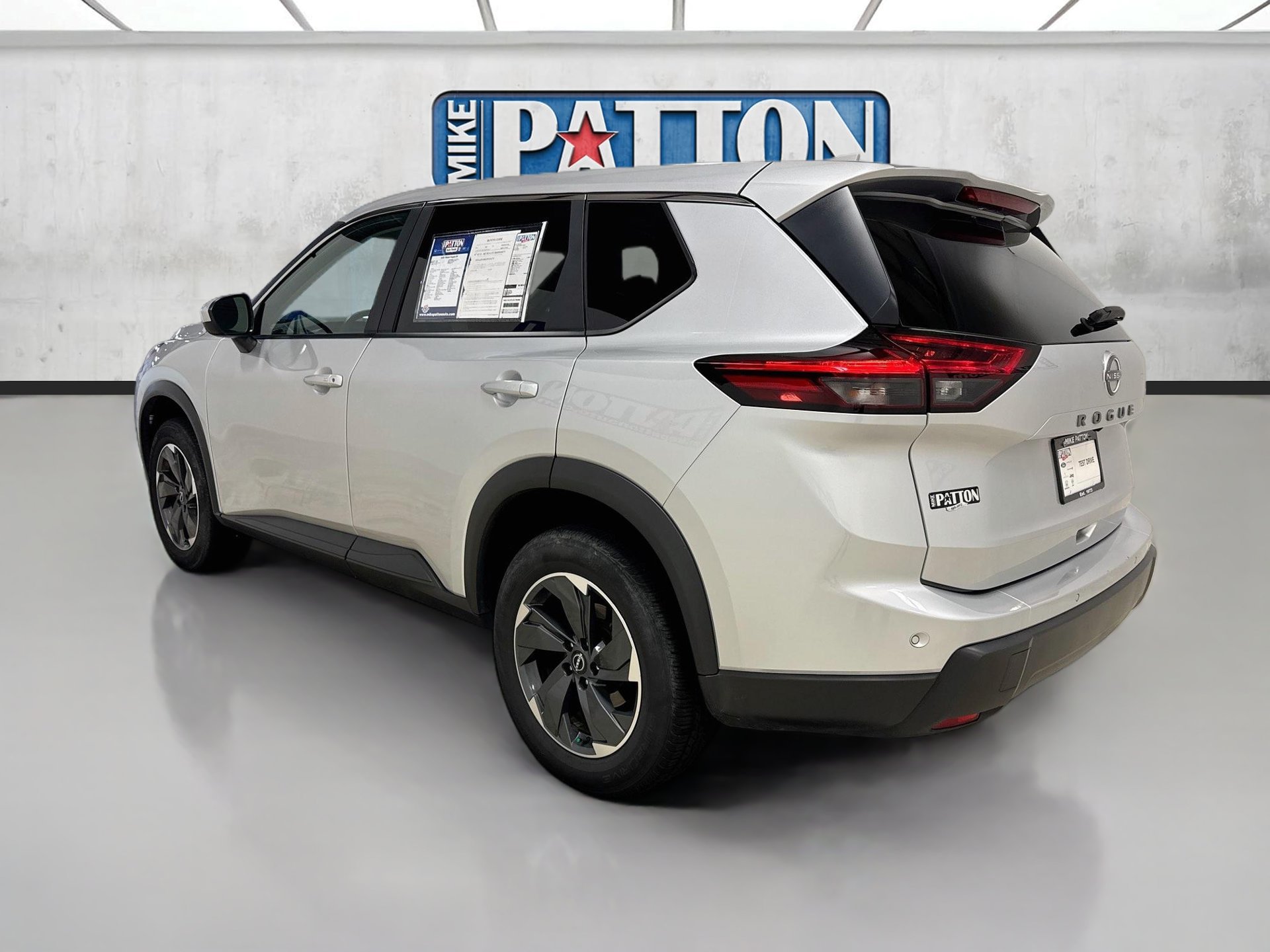 Used 2025 Nissan Rogue SV FWD image 5
