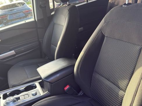 Used 2023 Ford Explorer XLT AWD/4WD image 11
