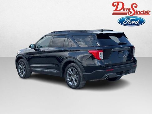 Used 2022 Ford Explorer XLT w/ Equipment Group 202A AWD/4WD image 9