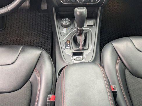 Used 2020 Jeep Cherokee Trailhawk w/ Cold Weather Group image 20