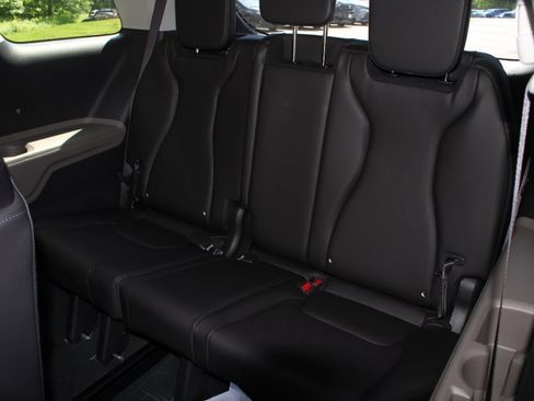 New 2026 Kia Carnival FWD image 19