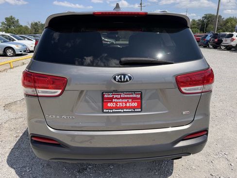 Used 2017 Kia Sorento FWD w/ LX Convenience Package image 4