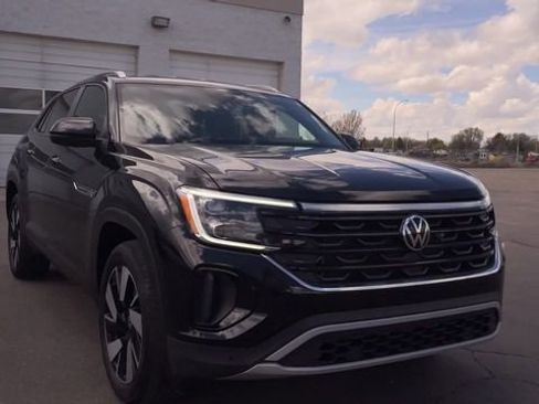 Used 2025 Volkswagen Atlas Cross Sport SE AWD/4WD image 4