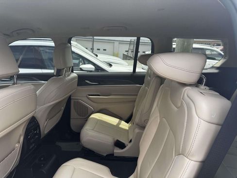 Used 2022 Jeep Grand Cherokee L Limited AWD/4WD image 9