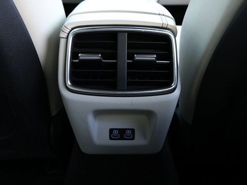 Used 2025 Genesis G70 2.5T image 29