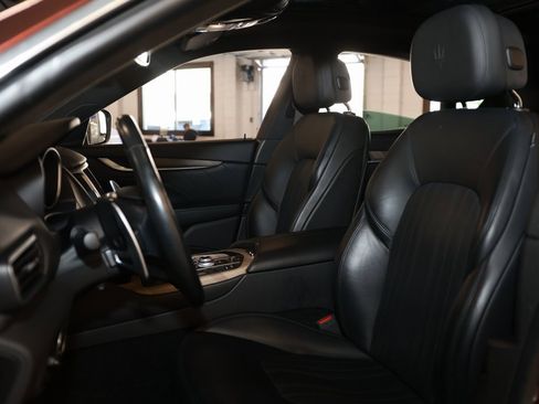 Used 2019 Maserati Levante GranLusso image 11