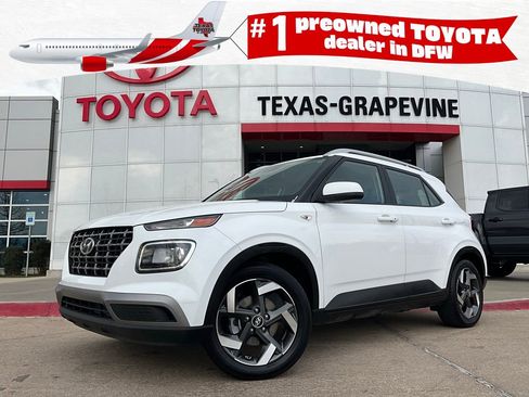 Used 2025 Hyundai Venue SEL image 1