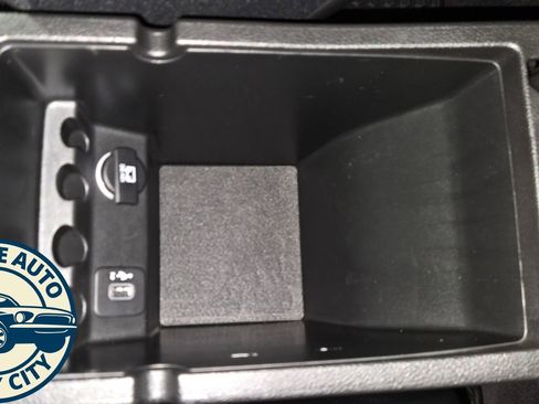 Used 2019 Jeep Cherokee Limited w/ Trailer Tow Group image 24