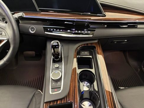 Certified 2024 Cadillac Escalade Premium Luxury w/ Performance Package AWD/4WD image 21