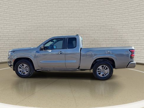 Used 2025 Nissan Frontier SV image 8