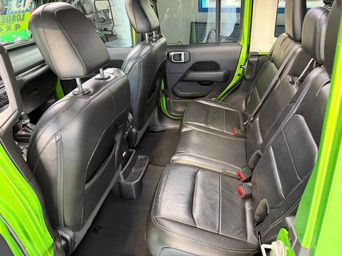 Used 2019 Jeep Wrangler Unlimited Sahara image 23