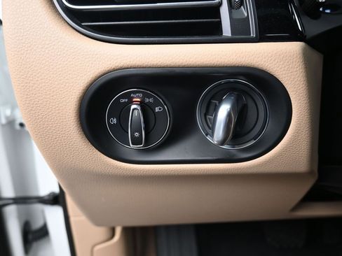 Certified 2023 Porsche Macan image 24