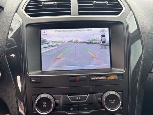 Used 2019 Ford Explorer XLT w/ Equipment Group 202A image 15