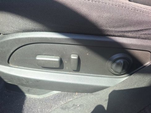 Used 2010 GMC Acadia SLE FWD image 26