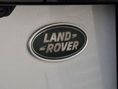 Used 2018 Land Rover Discovery Sport HSE image 28