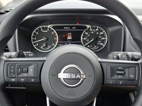 Used 2024 Nissan Rogue S AWD/4WD image 18