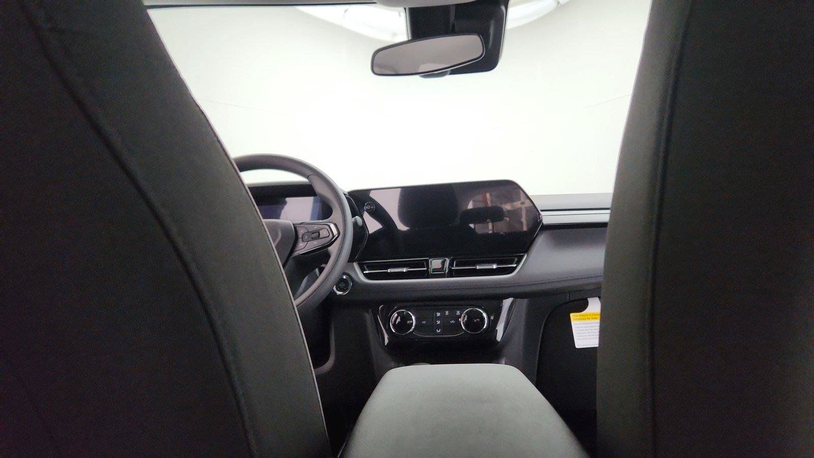 Used 2025 Chevrolet TrailBlazer LT FWD image 24
