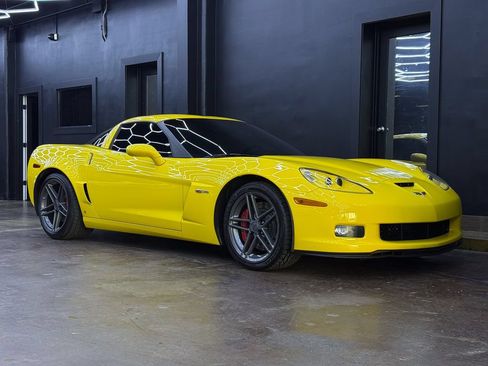 Used 2006 Chevrolet Corvette Z06 w/ Preferred Equipment Group RWD image 9