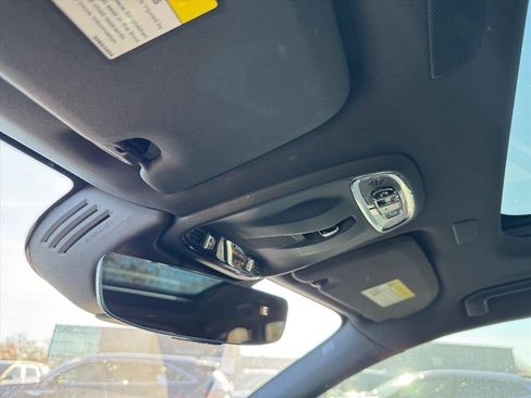 Used 2018 Volvo XC60 T5 R-Design w/ Convenience Package image 25