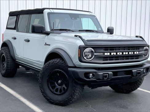 Used 2022 Ford Bronco Black Diamond image 2