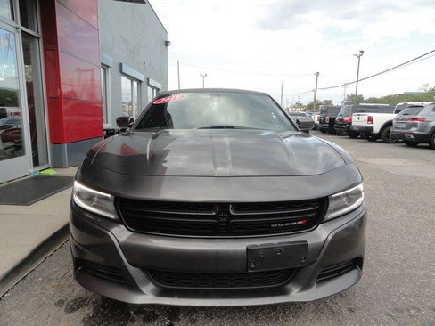 Used 2019 Dodge Charger SXT w/ Leather Interior Group image 3