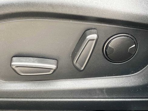 Used 2022 Ford Explorer XLT image 19