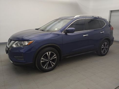 Used 2019 Nissan Rogue SV w/ Premium Package image 2