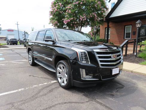 Used 2017 Cadillac Escalade ESV Luxury AWD/4WD image 11