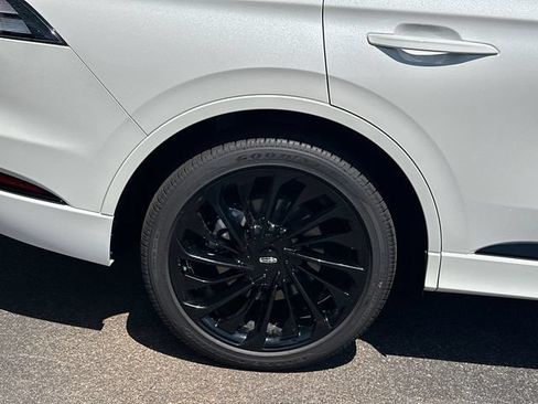 New 2026 Lincoln Aviator Reserve w/ Jet Appearance Package AWD/4WD image 17