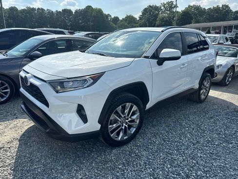 Used 2019 Toyota RAV4 XLE Premium FWD image 1