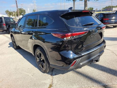 Used 2024 Toyota Highlander XLE image 10