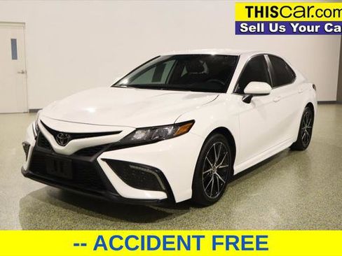 Used 2023 Toyota Camry SE FWD image 3