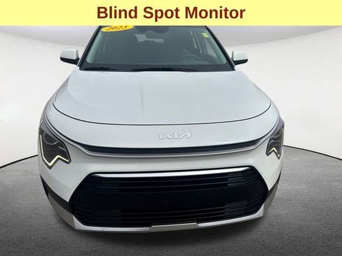 Used 2023 Kia Niro LX image 4
