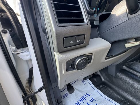 Used 2022 Ford F550 4x4 Crew Cab Super Duty w/ Power Equipment Group image 19