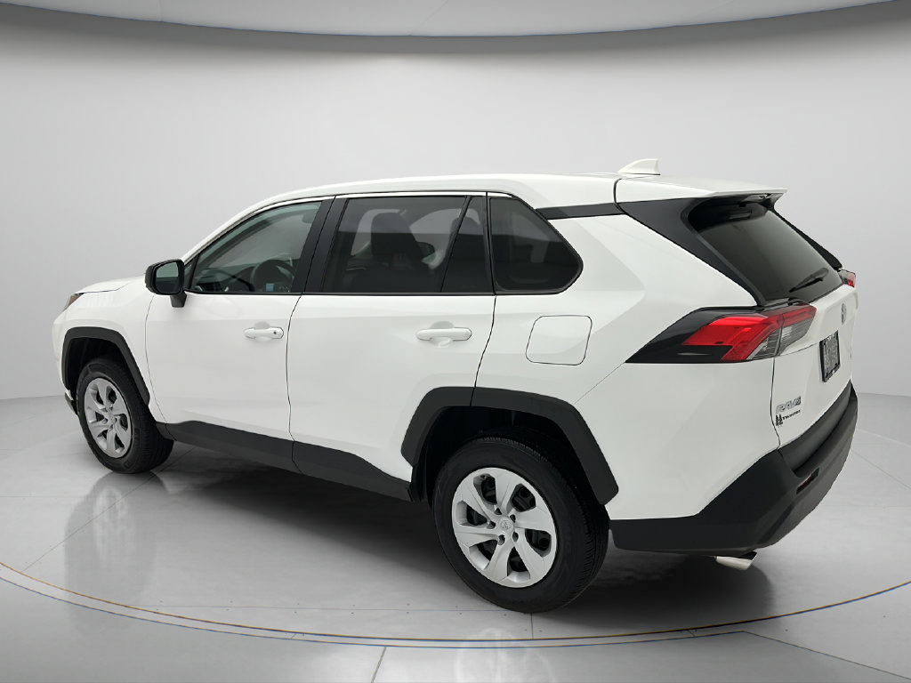 Used 2025 Toyota RAV4 LE AWD/4WD image 4