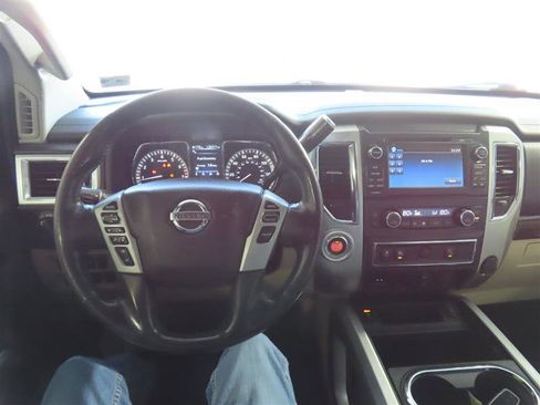 Used 2017 Nissan Titan SV image 21