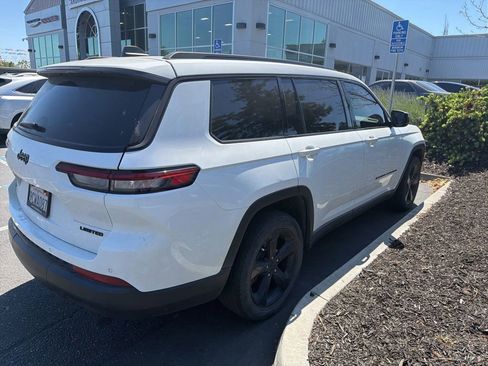 Used 2022 Jeep Grand Cherokee L Limited w/ Black Appearance Package RWD image 3