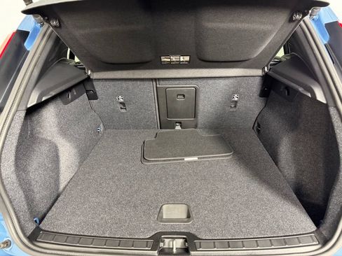 Used 2024 Volvo XC40 B5 Core AWD/4WD image 10