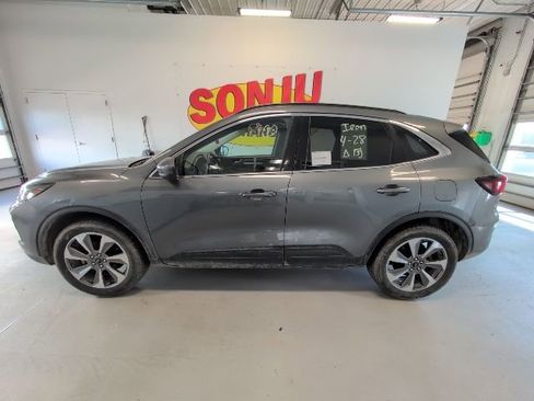 Used 2024 Ford Escape Platinum AWD/4WD image 2