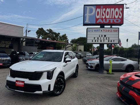 Used 2024 Kia Sorento S FWD image 1
