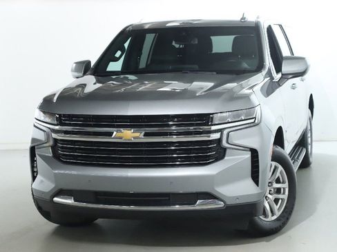 Used 2023 Chevrolet Suburban LT image 3