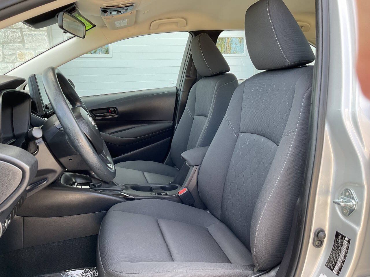 Used 2025 Toyota Corolla LE FWD image 15